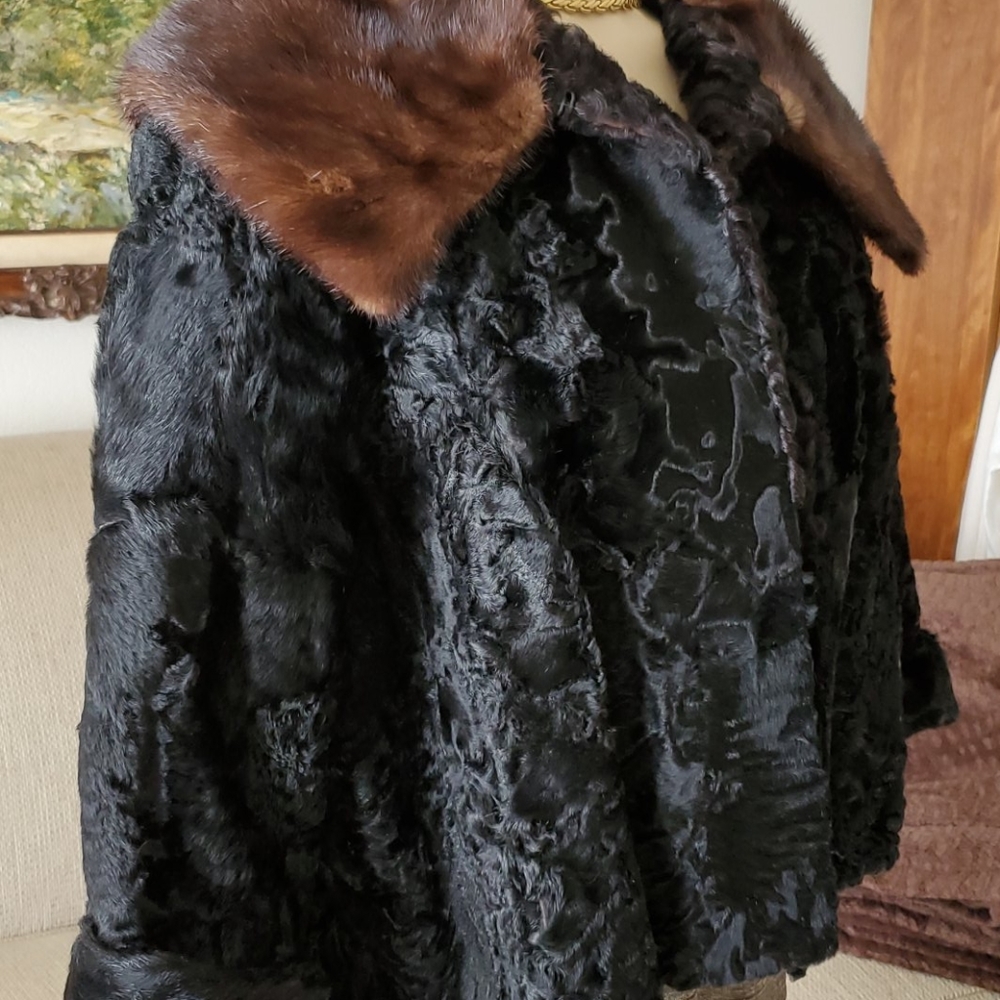 Vintage Black with mink fur coat,  the black fur is called Persian lamb or broad - Picture 9 of 10